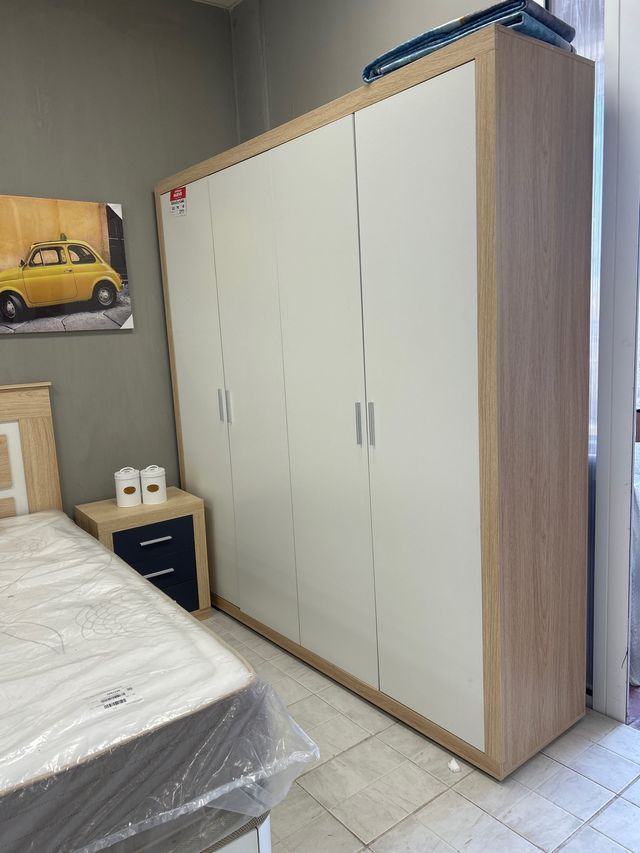 Armario 4 puertas blanco y marrón