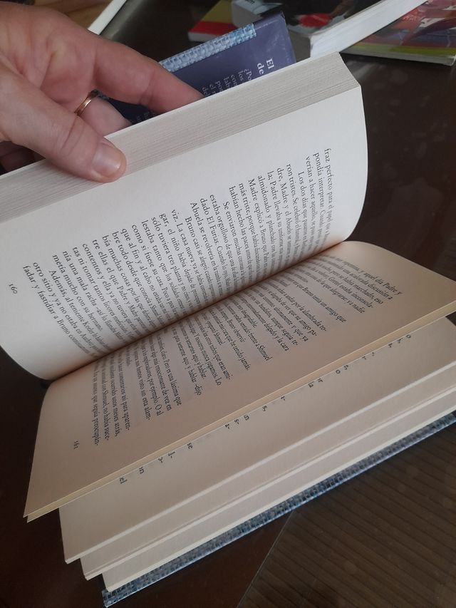 El niño con el pijama de rayas