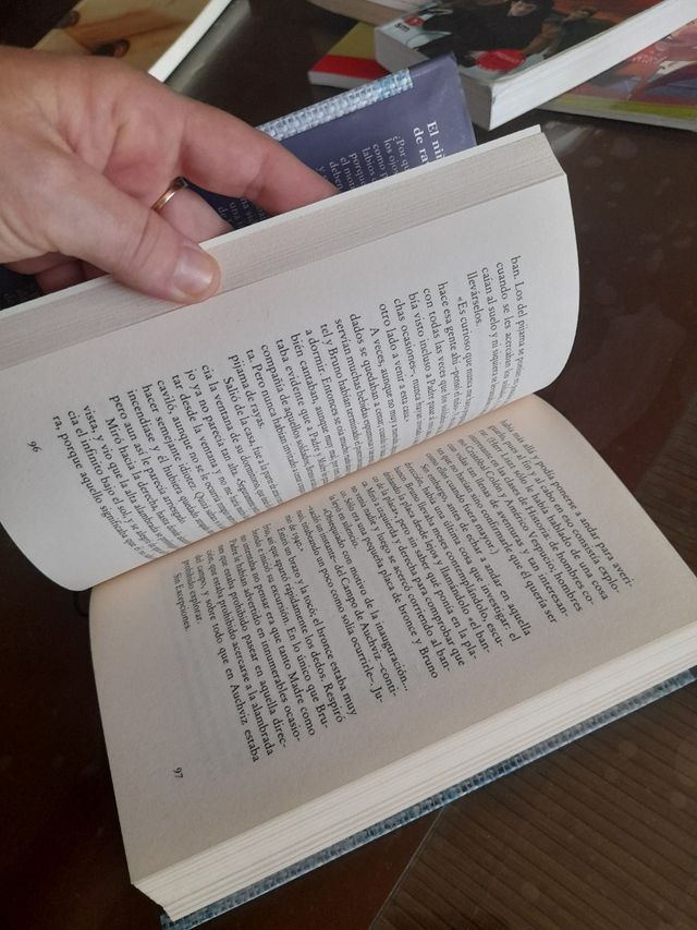 El niño con el pijama de rayas