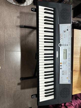 Yamaha PSR-E233 - Teclado