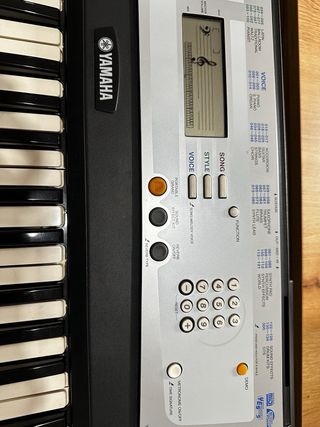 Yamaha PSR-E233 - Teclado