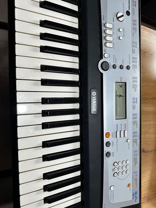 Yamaha PSR-E233 - Teclado