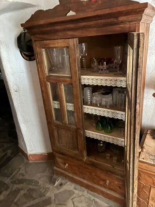 Vitrina antigua de madera