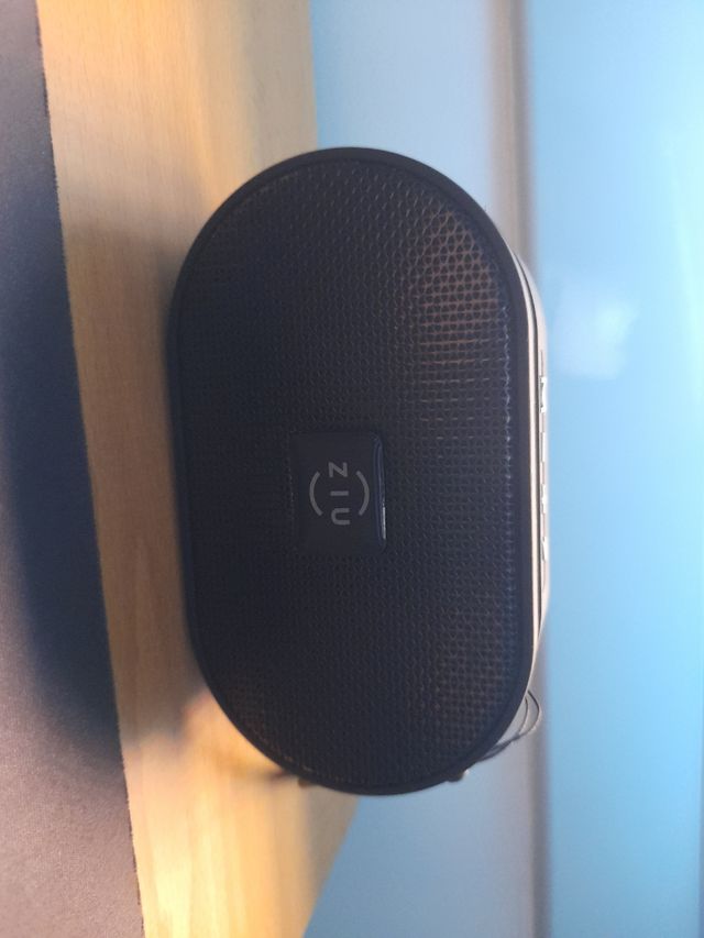 Altavoz ZUIU portátil negro