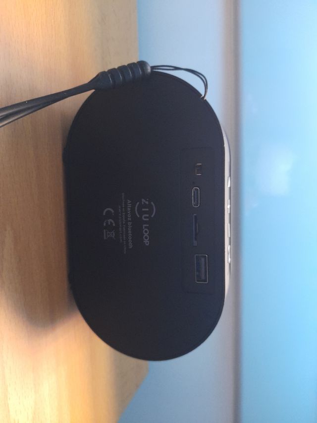 Altavoz ZUIU portátil negro