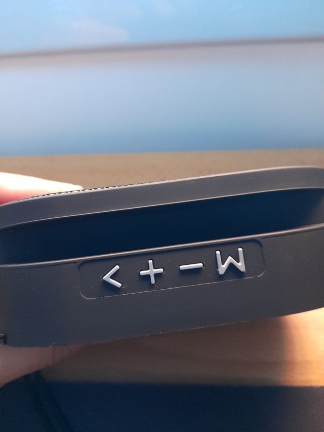 Altavoz ZUIU portátil negro