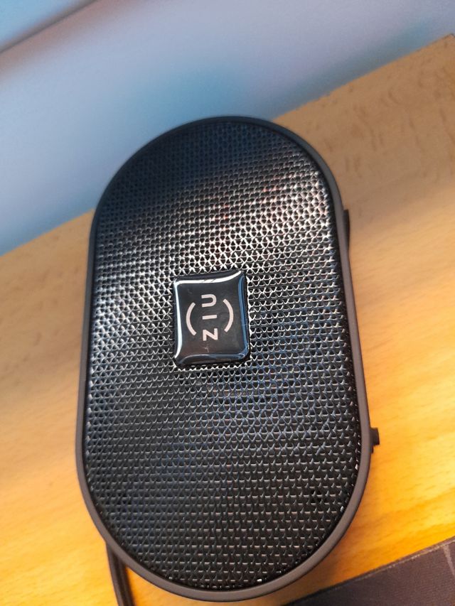 Altavoz ZUIU portátil negro