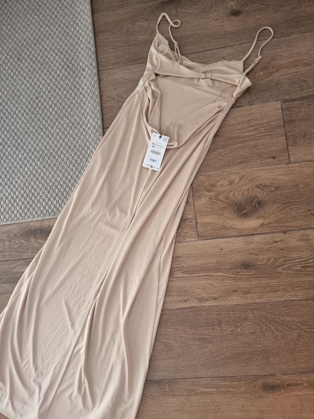 Vestido largo beige elegante