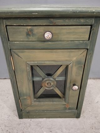 Mesita noche madera verde