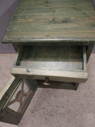 Mesita noche madera verde