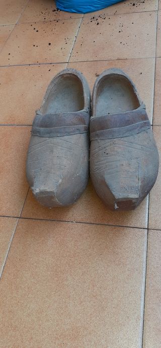 Zuecos madera vintage años 50