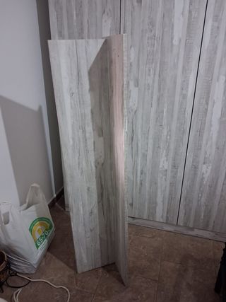 Repisa gris ártico prácticamente nueva 130cm