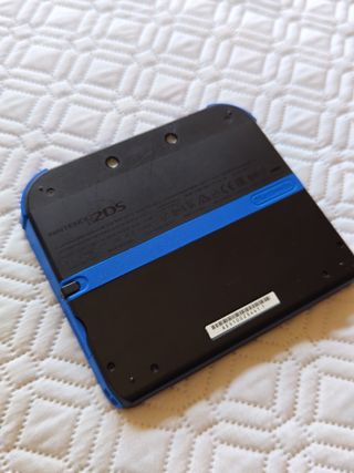 Nintendo 2DS Azul/Negra + Mario Kart 7