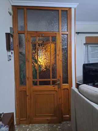 Puerta madera maciza recibidor