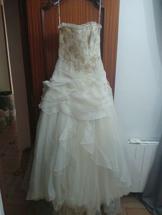 Vestido novia blanco y dorado