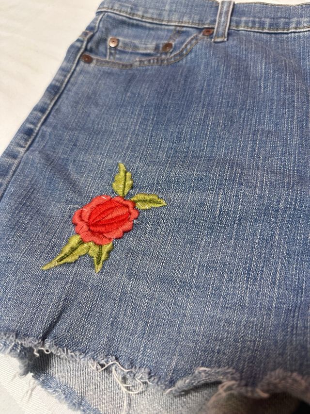 Shorts Levis 512 taglia 42 - fiore ricamato