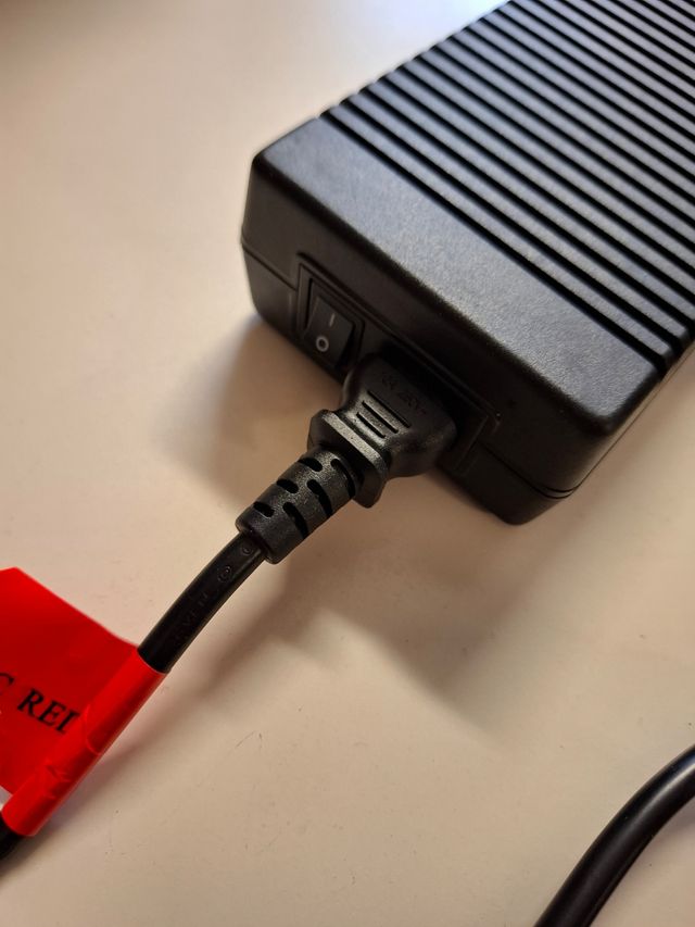 Alimentatore SINPRO inp.100-240v out. 12V 8,33A