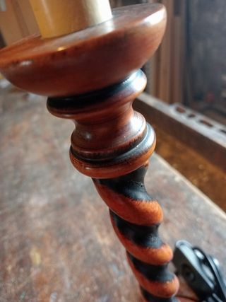 Pie en madera torneada - Negro/Marrón