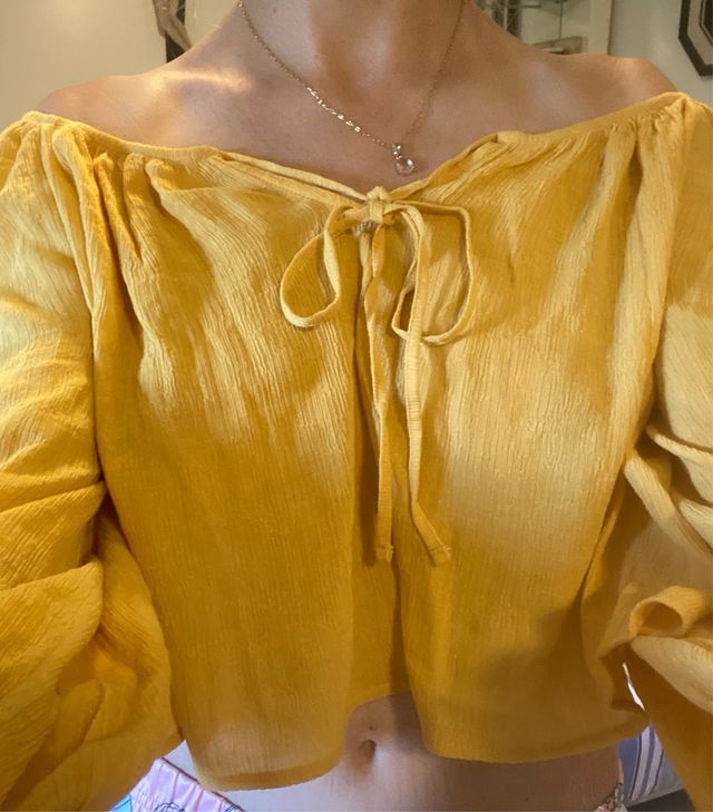 Blusa Amarilla Bershka - Talla S