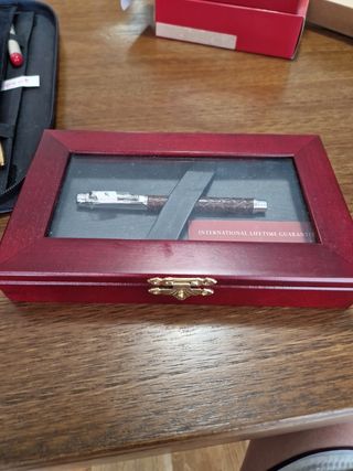 Caran Dache. Bolígrafos, roller y portaminas