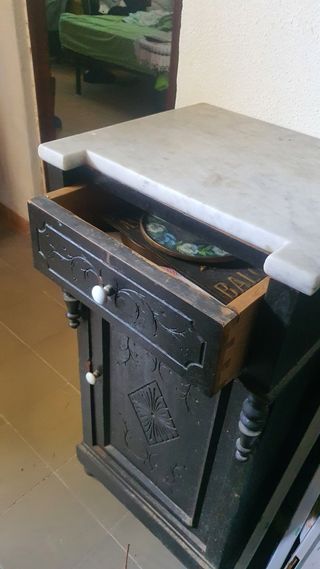 Mesita antigua mármol