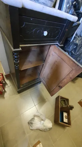 Mesita antigua mármol