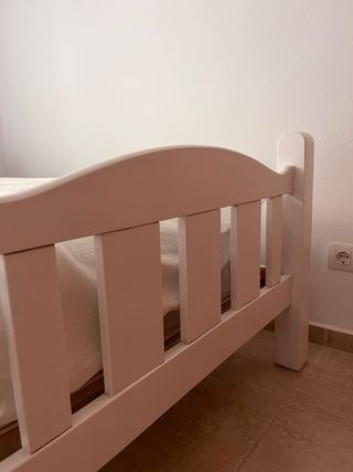 Camas + colchones (cada par 60€)