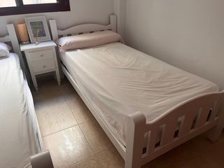 Camas + colchones (cada par 60€)