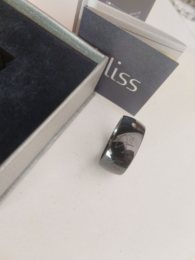 Anillo de ceranica negro con diamante