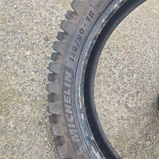 Neumático Michelin 120/90-18
