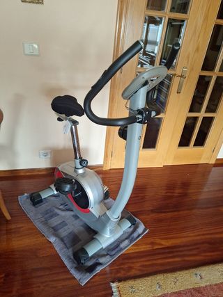 Bicicleta estática ejercicio