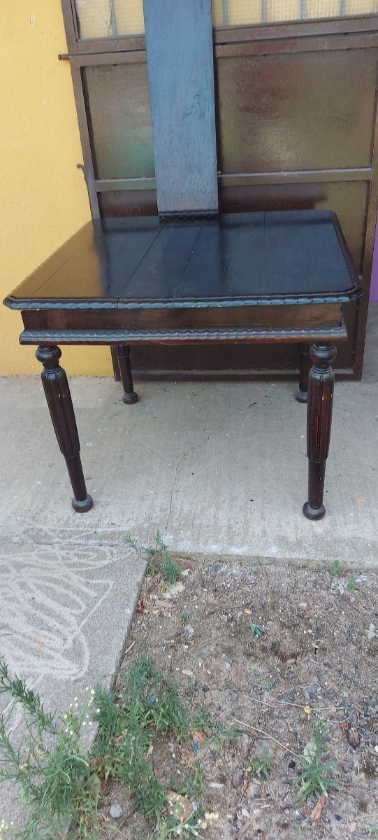 Mesa antigua de madera