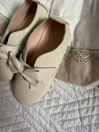 Vestido niña beige y blanco