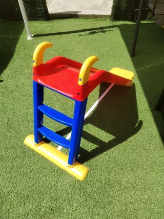Tobogán infantil pequeño