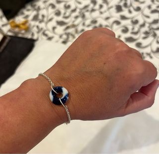 Pulsera azul y blanca