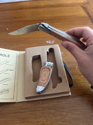 Coltello Laguiole e accendino