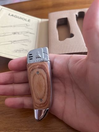 Coltello Laguiole e accendino