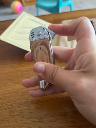 Coltello Laguiole e accendino