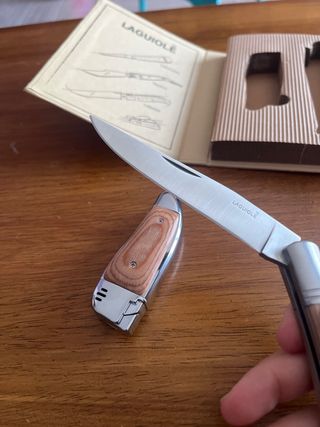 Coltello Laguiole e accendino