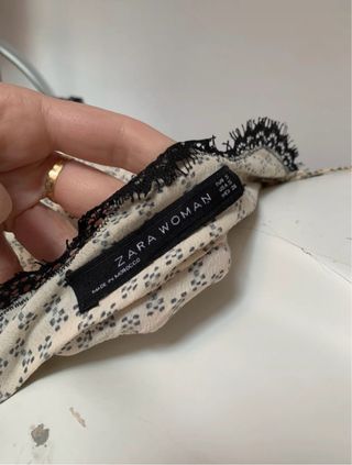 Blusa Zara beige y negra