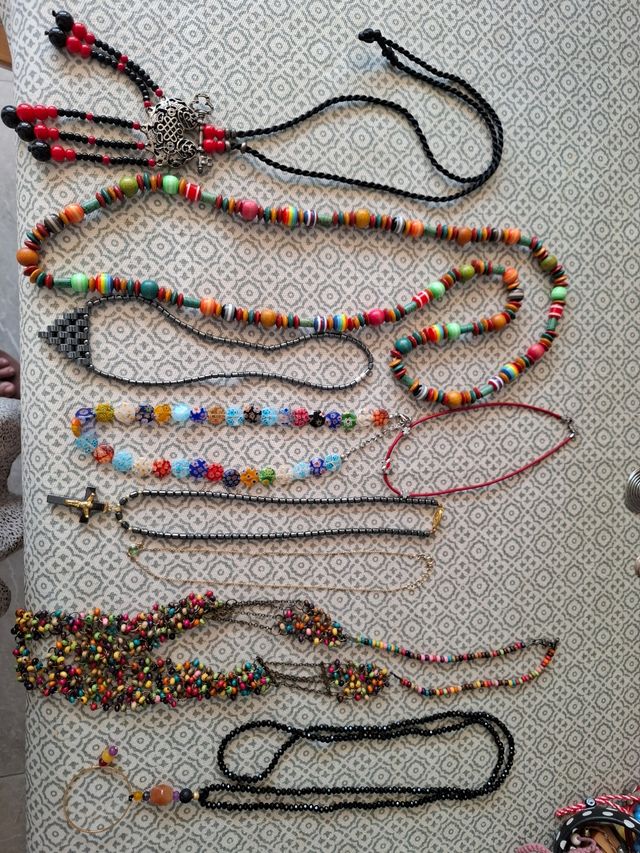 Collares de bisutería multicolor