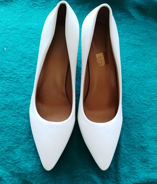 Zapatos tacón blanco elegantes
