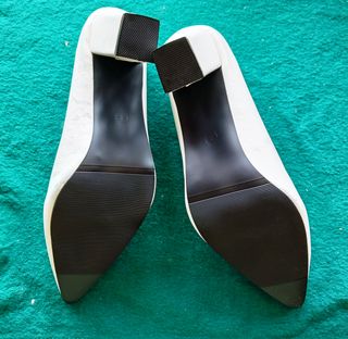 Zapatos tacón blanco elegantes