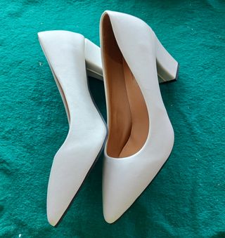 Zapatos tacón blanco elegantes
