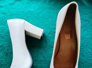 Zapatos tacón blanco elegantes