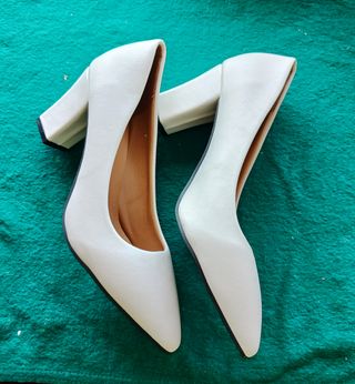 Zapatos tacón blanco elegantes