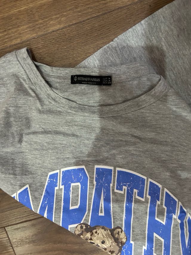 Camiseta Stradivarius gris talla M.