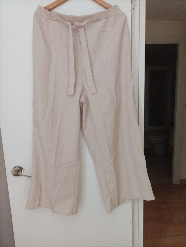 Pantalón Culotte Beige y blusón multicolor