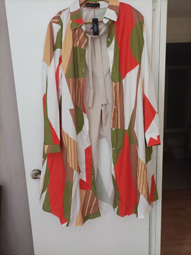 Pantalón Culotte Beige y blusón multicolor