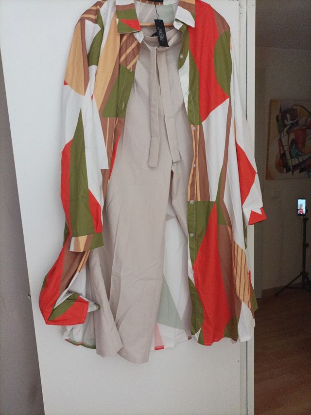 Pantalón Culotte Beige y blusón multicolor